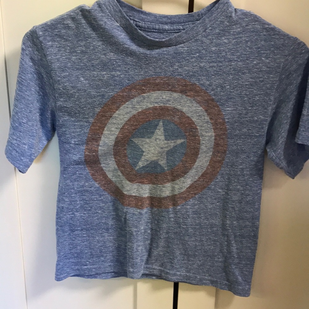 Marvel  Captain America T Shirt • S